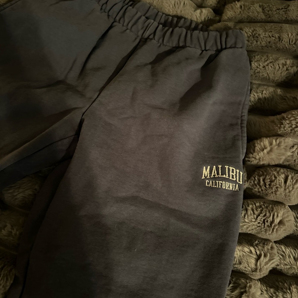 Brandy Melville
Malibu California Black Sweatpants